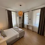 Nueva Cunda מלון