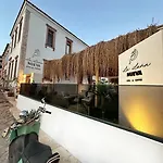 Nueva Cunda מלון Ayvalı